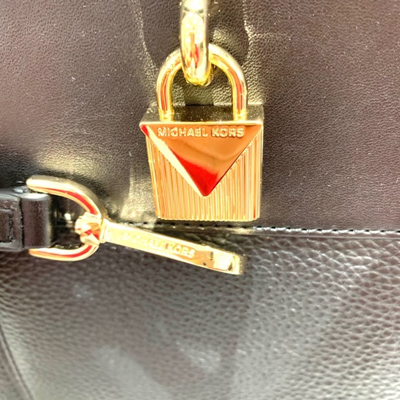 Michael Kors Gramercy LG Pebbled Leather Satchel Crossbody - Picture 4 of 9